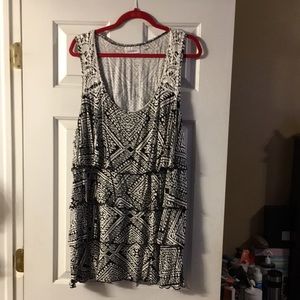 Avenue black and white ruffle tank top with crochet on top size 26/28